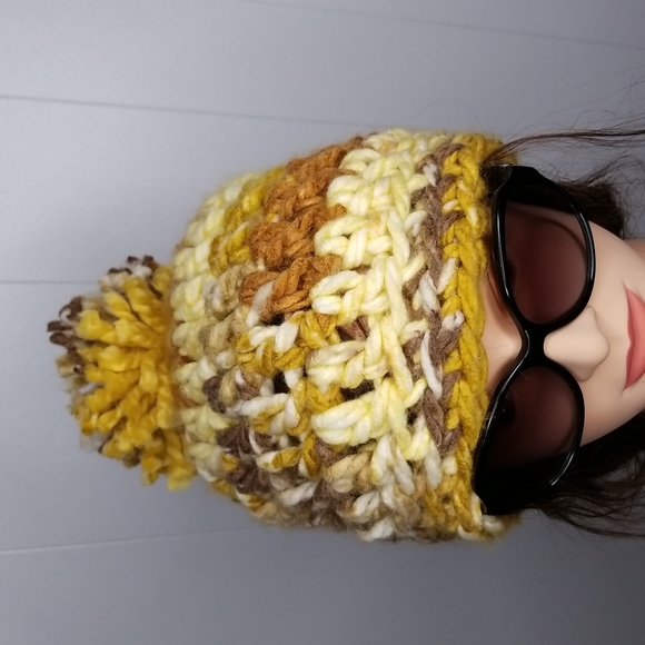 Handmade Crochet Slouchy Chunky Beanie w/ Pom - Picture 1 of 10